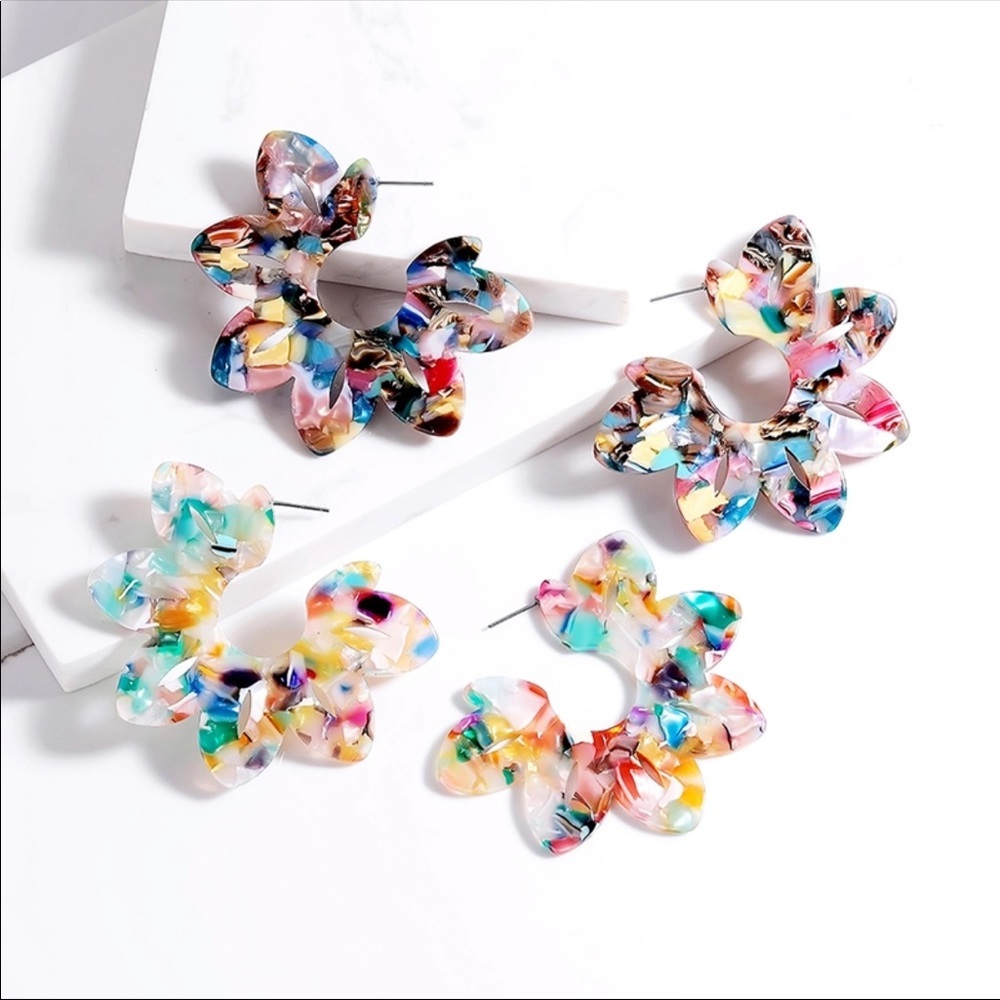 NEW Handmade Boutique Acrylic resin flower earrings